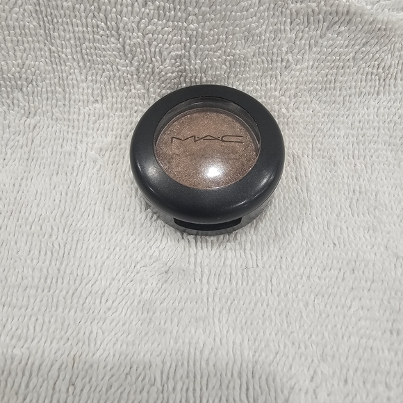 MAC Cosmetics Mulch Velvet Eye Shadow Single - Picture 2 of 3